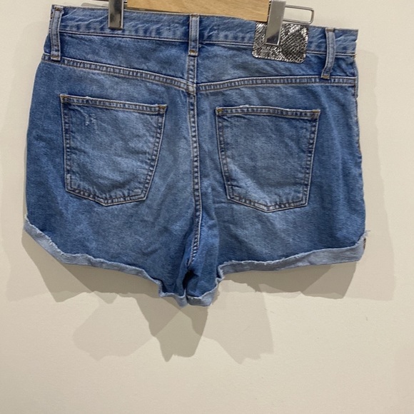 Zara high waste jean shorts size 10 - Picture 5 of 5